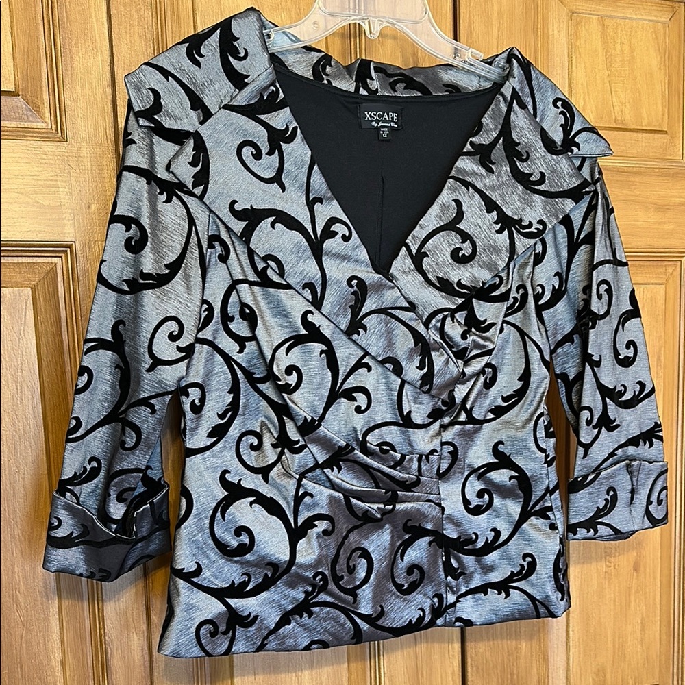 Elegant Black and Gray Patterned Blouse